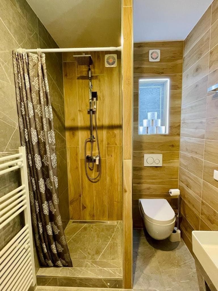 Shower, Toilet, Bathroom