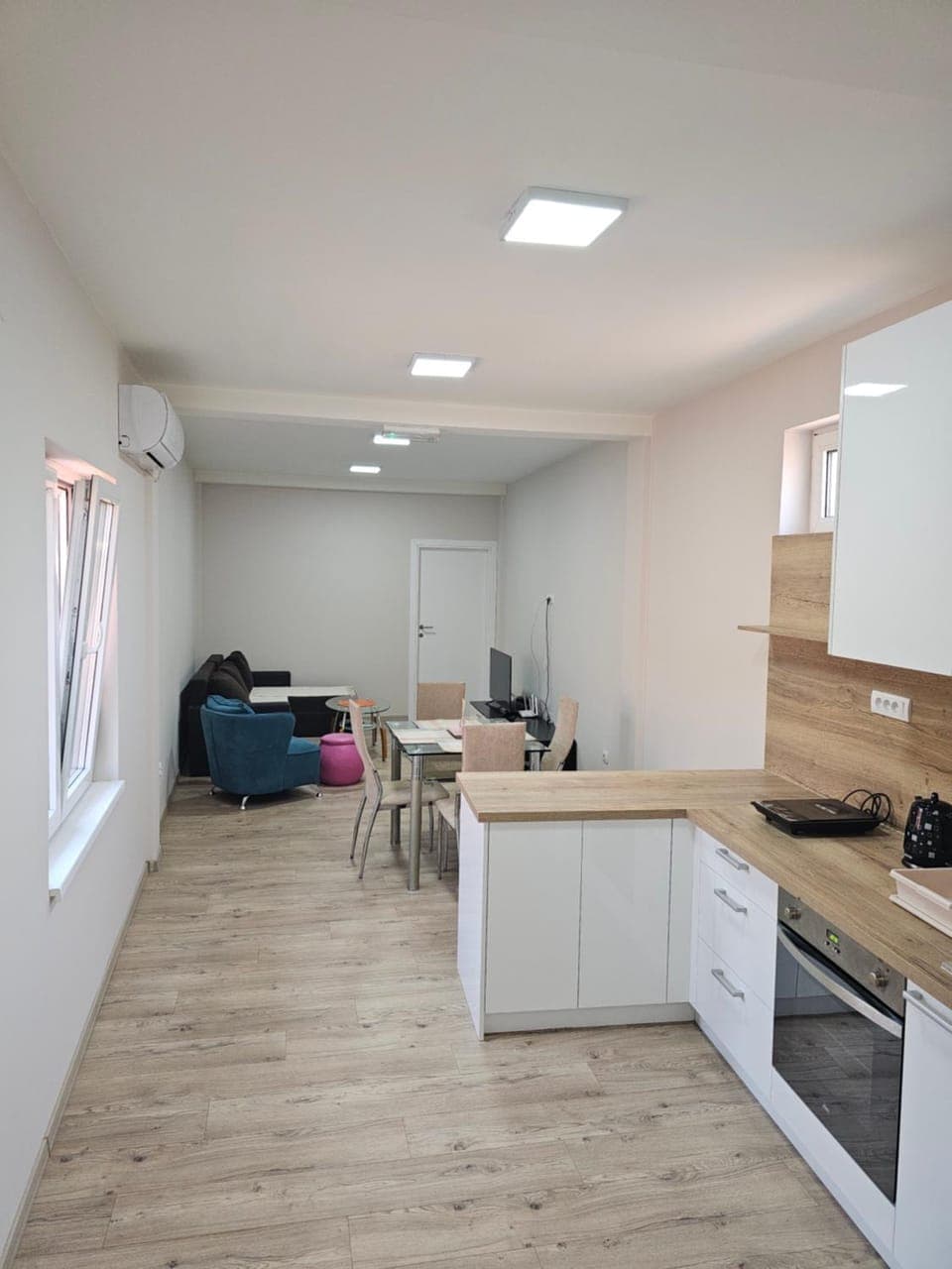 Kitchen or kitchenette, Living room, Seating area, pet friendly