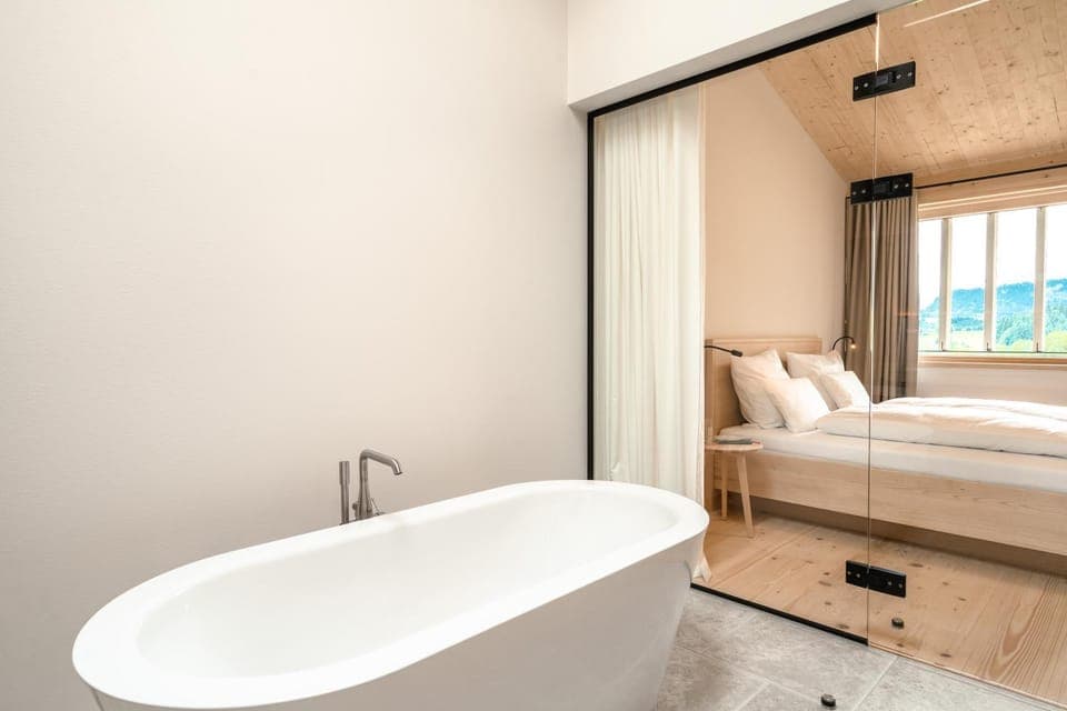 Bed, Bathroom, Photo of the whole room, Bedroom, Bath, towels