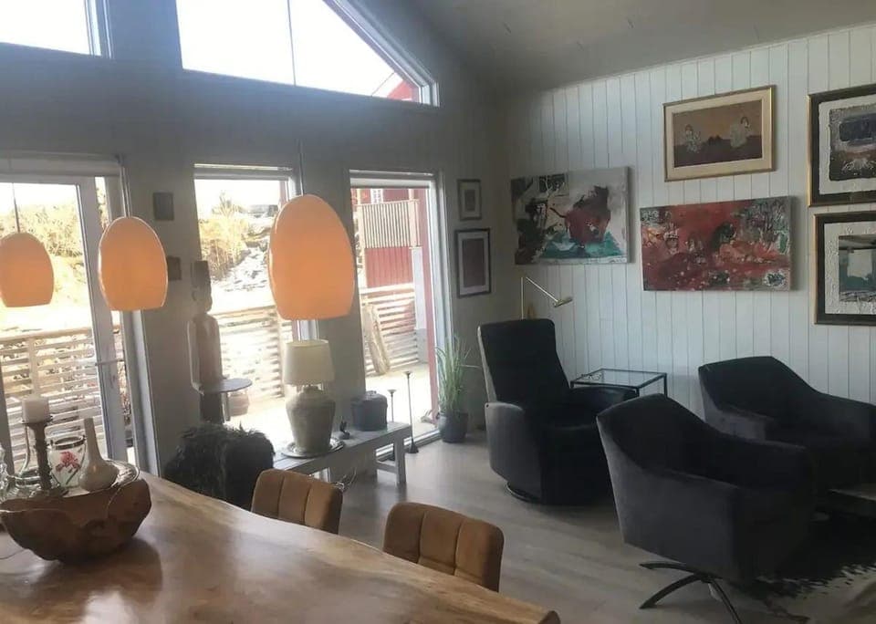 View (from property/room), Living room, Seating area, Dining area
