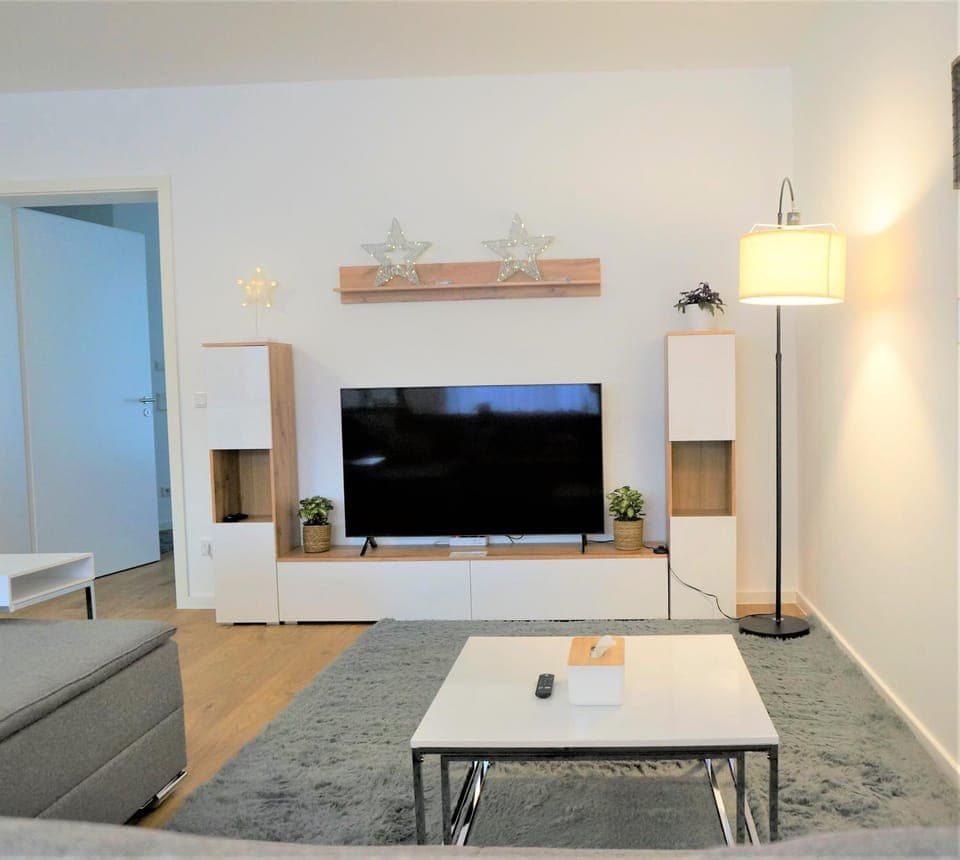 TV and multimedia, Living room, Seating area, Evening entertainment