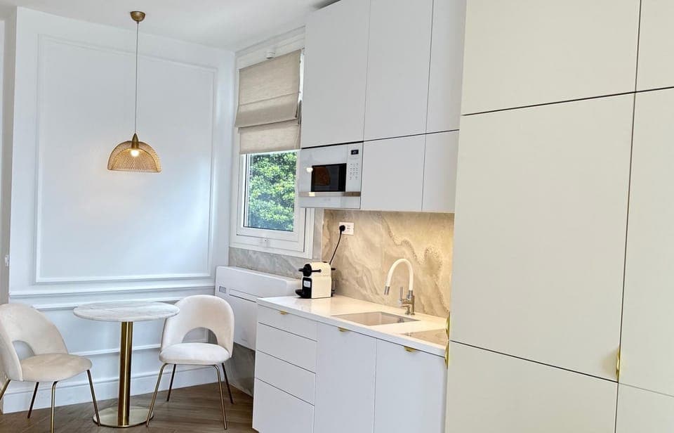 Kitchen or kitchenette, Dining area, minibar