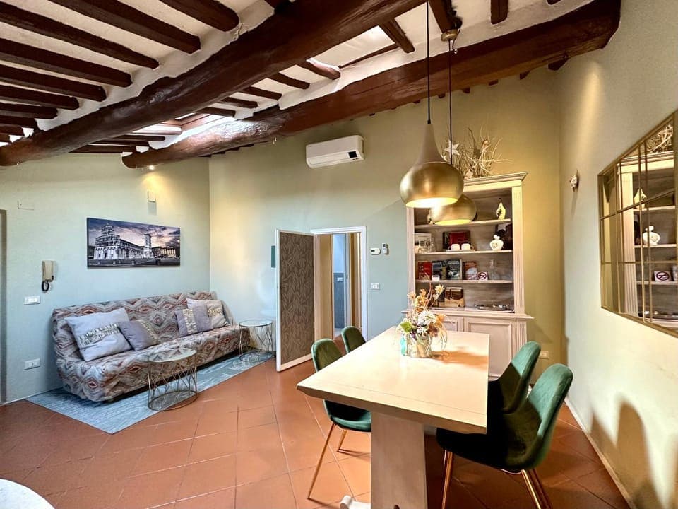 TV and multimedia, Living room, Seating area, Dining area, air conditioner