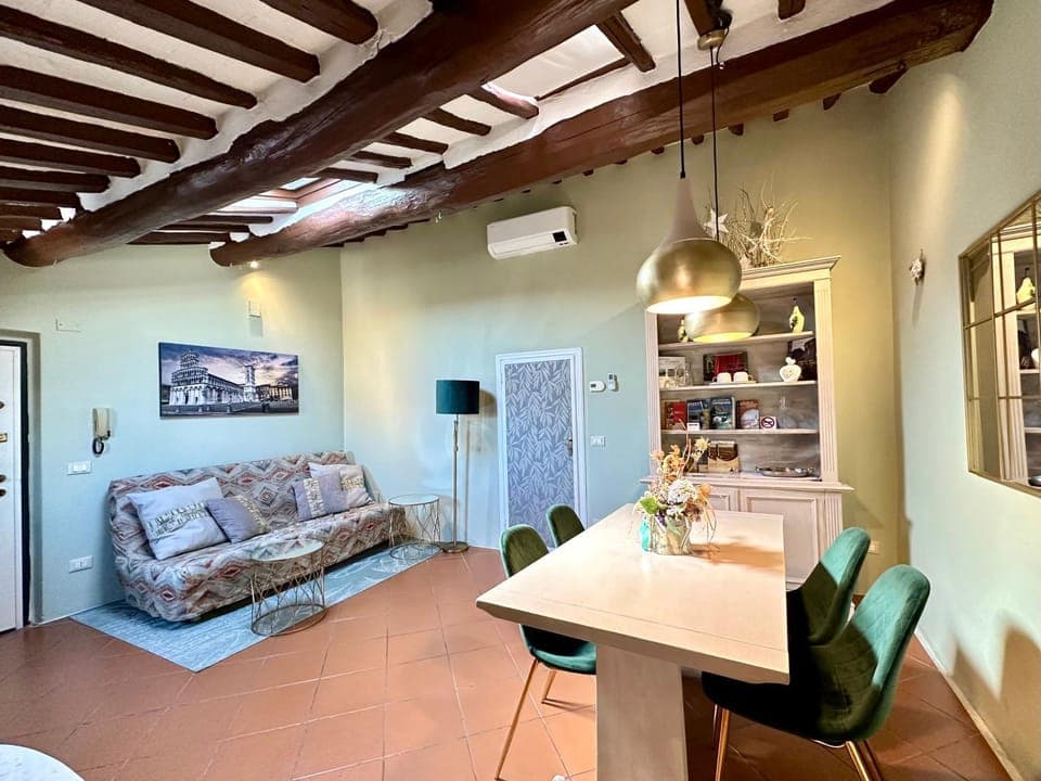 TV and multimedia, Living room, Seating area, Dining area, air conditioner