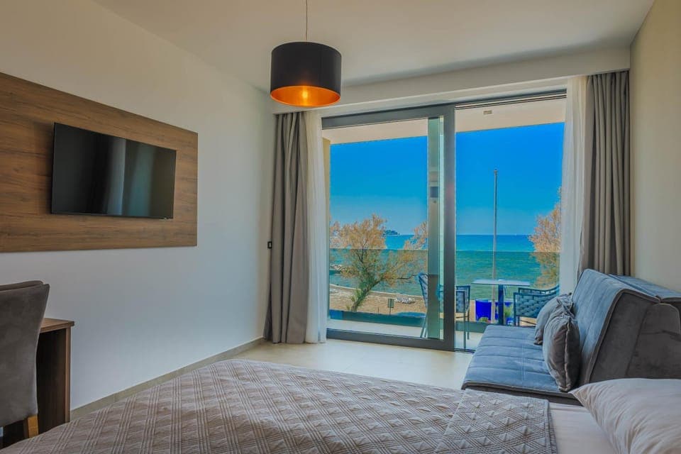 TV and multimedia, Balcony/Terrace, Beach, Bedroom, Sea view