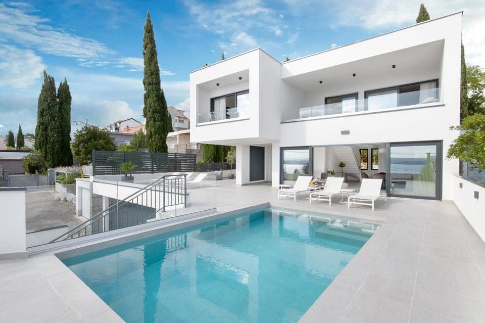 Property building, Swimming pool, Swimming pool