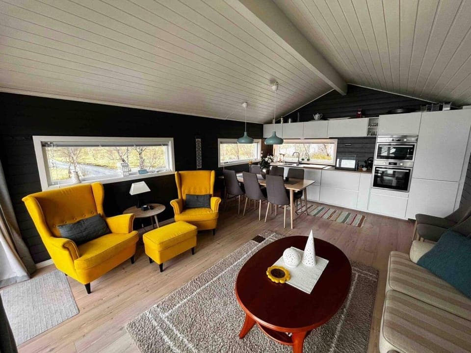 Kitchen or kitchenette, Living room, Seating area, Dining area, kitchen