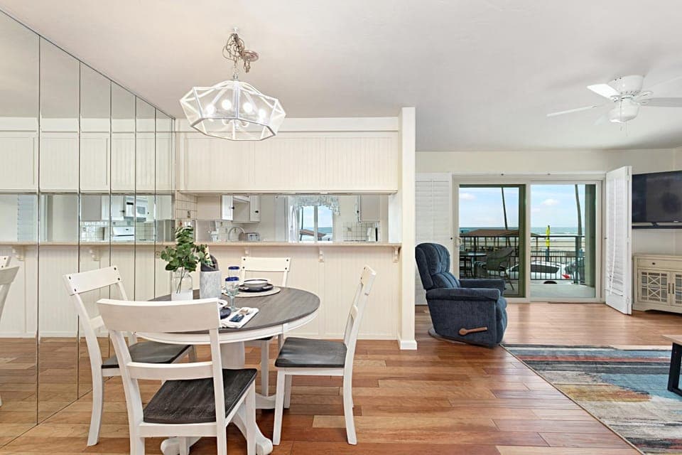 212A Beachfront View-Free Wifi House in Oceanside