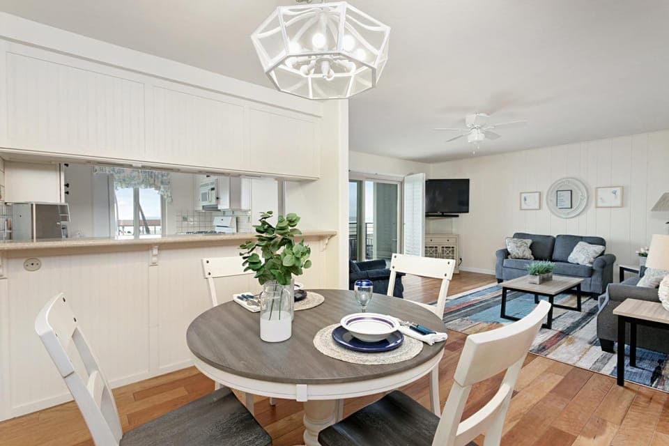 212A Beachfront View-Free Wifi House in Oceanside
