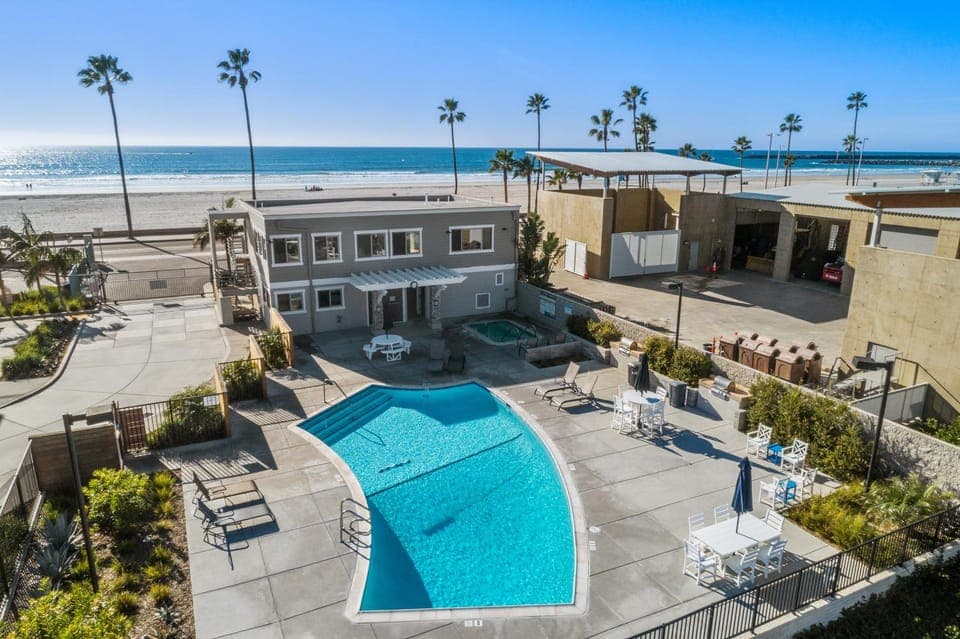 212A Beachfront View-Free Wifi House in Oceanside