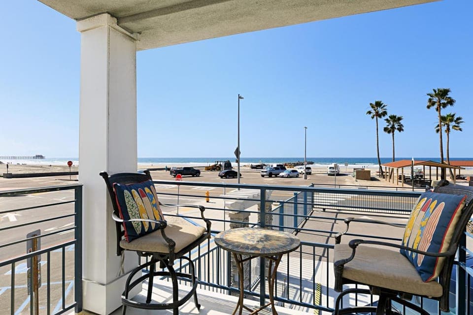 215A - Beautiful Sunsets, Beach View, Free Wifi House in Oceanside