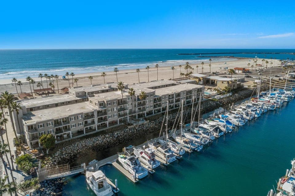 215A - Beautiful Sunsets, Beach View, Free Wifi House in Oceanside