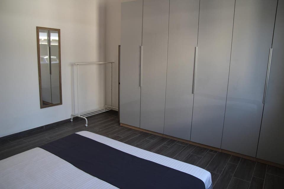 Bed, Photo of the whole room, Bedroom, wardrobe