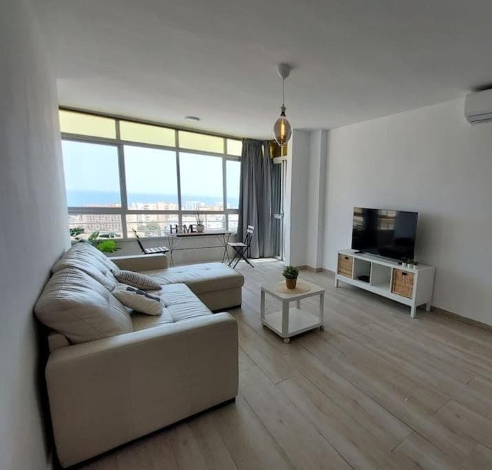 Communal lounge/ TV room, Sea view