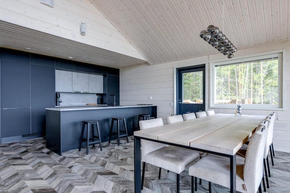 Kitchen or kitchenette, Dining area