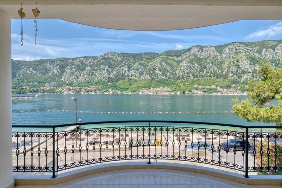 Nearby landmark, Day, Natural landscape, View (from property/room), Balcony/Terrace, Beach, Mountain view, Sea view