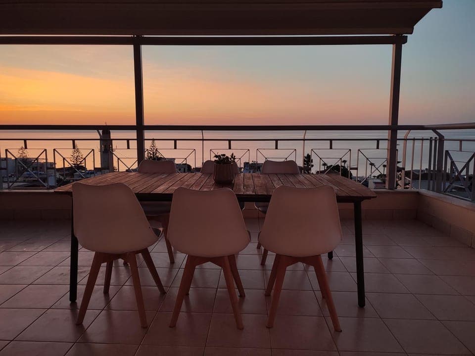 Natural landscape, View (from property/room), Balcony/Terrace, Dining area, Sea view, Sunrise