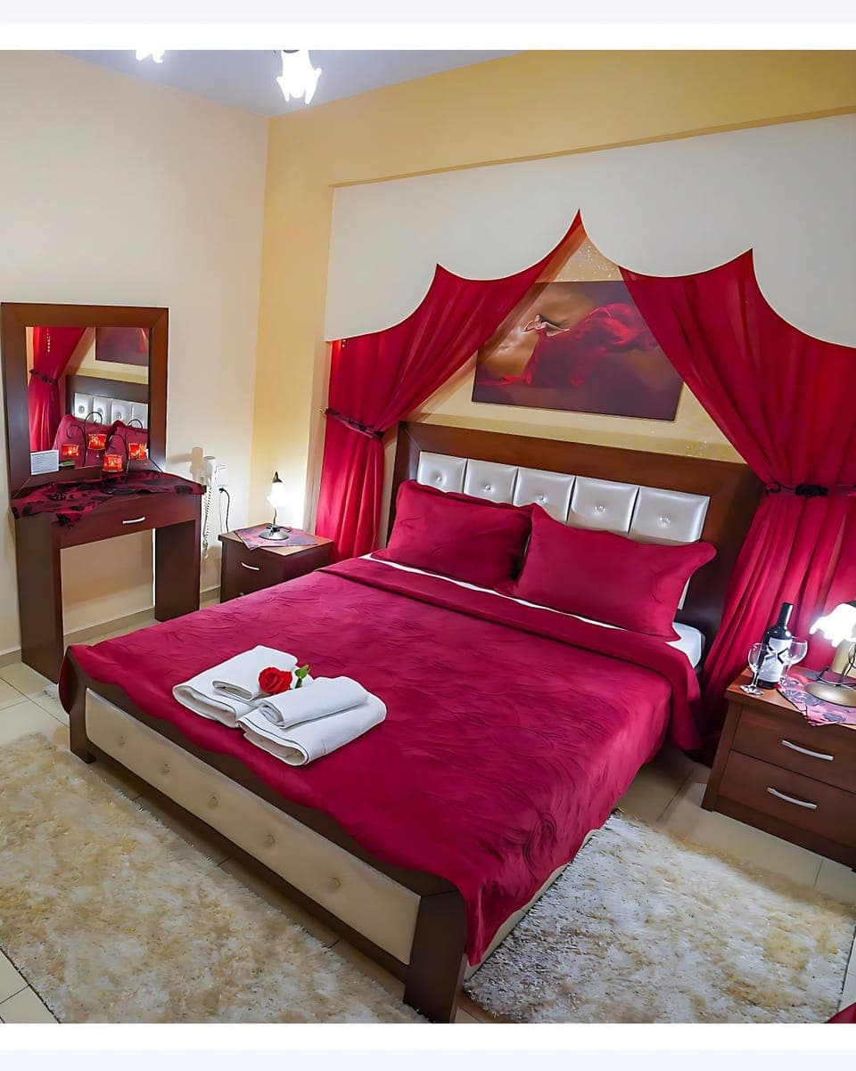 Shower, Hot Tub, Coffee/tea facilities, Balcony/Terrace, towels, kitchen, air conditioner