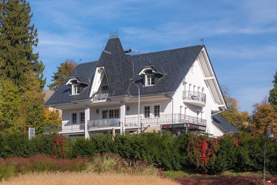 Property building, Facade/entrance, Lake view