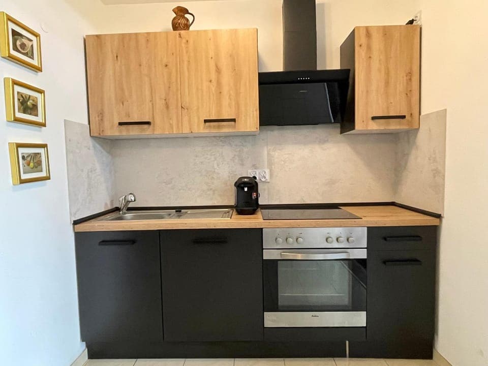 Kitchen or kitchenette, pet friendly, stove