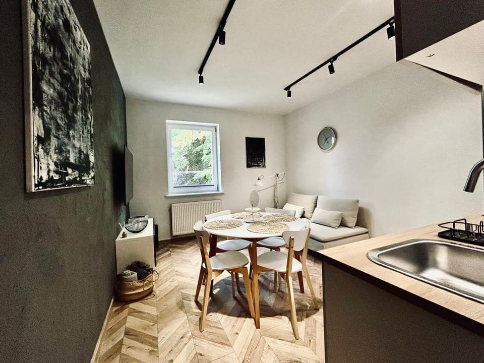 Kitchen or kitchenette, Living room, Seating area, Dining area