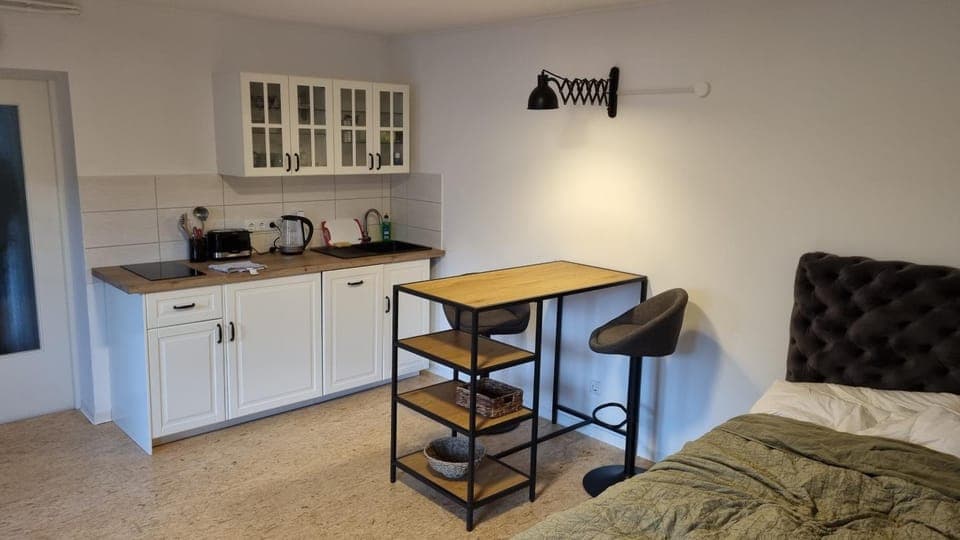 Kitchen or kitchenette, Seating area