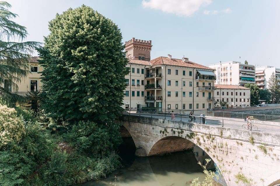 Property building, Patio, Nearby landmark, Staff, Restaurant/places to eat, Communal lounge/ TV room, Facade/entrance, Food close-up, Day, Natural landscape, Bird's eye view, Golfcourse, Hot Tub, Massage, Massage, Sauna, Sauna, View (from property/room), View (from property/room), Lounge or bar, Tennis court, Bedroom, Meeting/conference room, Text overlay, Text overlay, Text overlay, City view, City view, Lake view, Landmark view, River view, Swimming pool, Breakfast, Inner courtyard view, Bath, flat iron, furniture, furniture, heating, heating, safe, safe