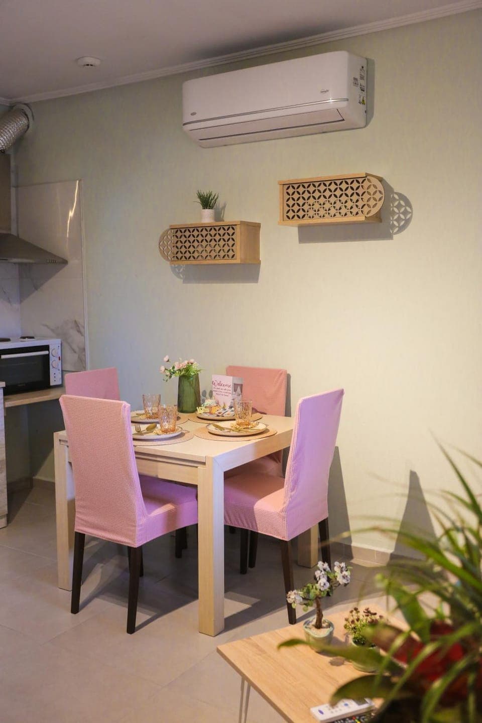 Kitchen or kitchenette, Dining area, air conditioner