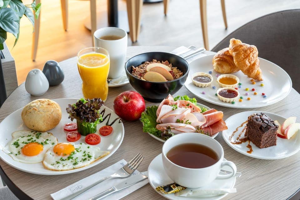 Restaurant/places to eat, Food and drinks, Breakfast, Buffet breakfast