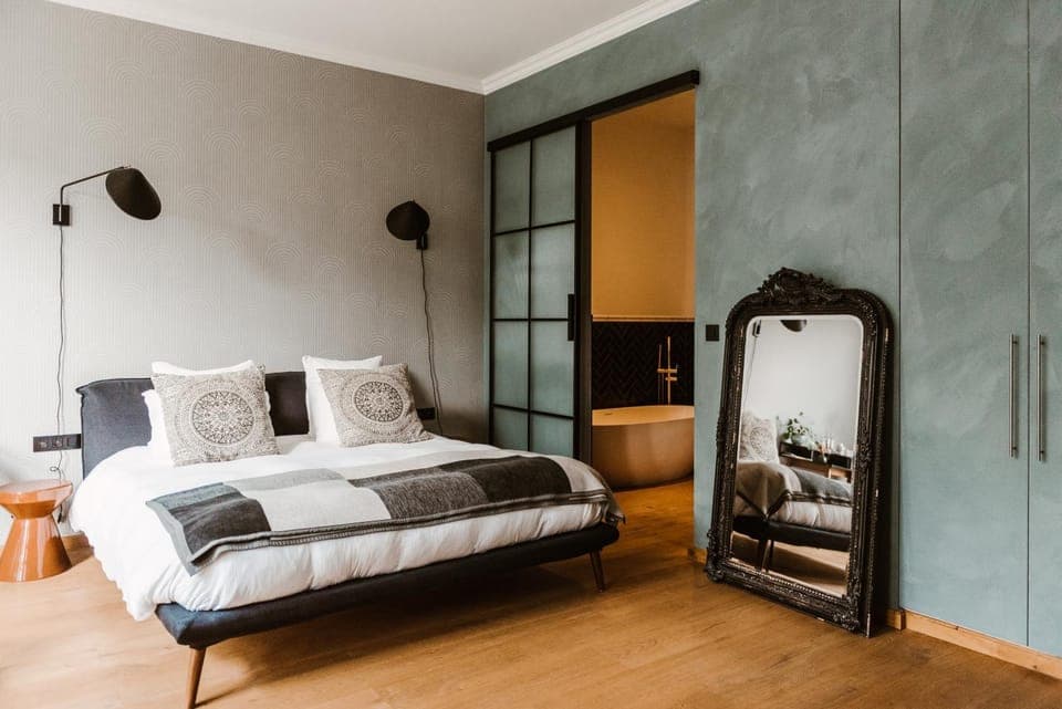 Bed, Photo of the whole room, Bedroom, wardrobe