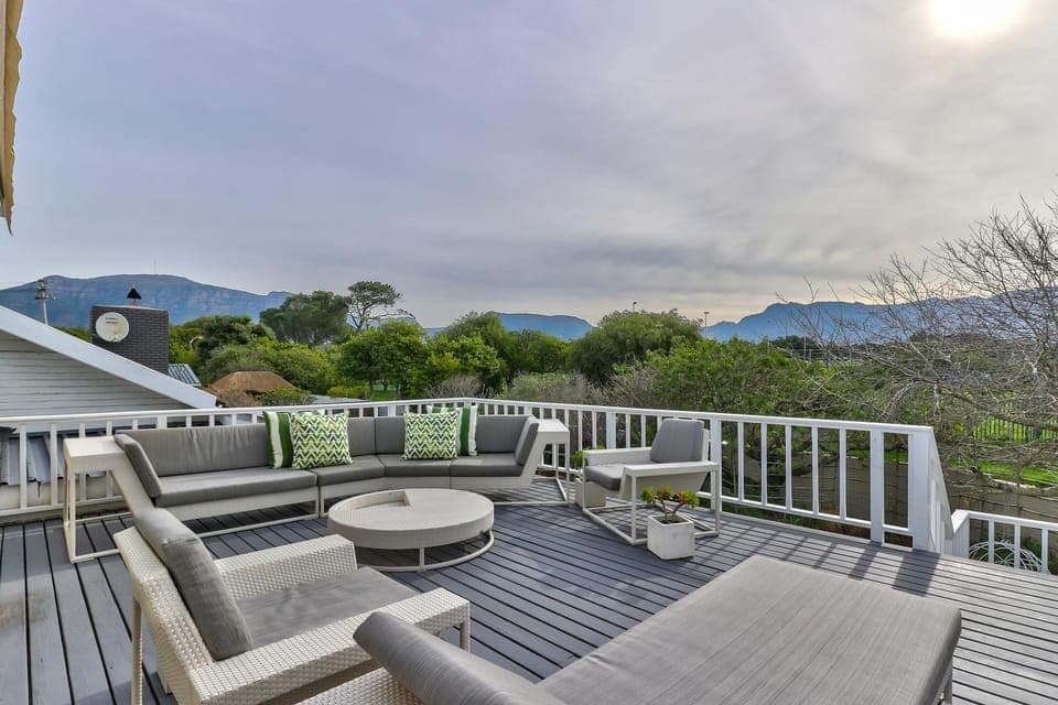 Balcony/Terrace, Seating area, Mountain view