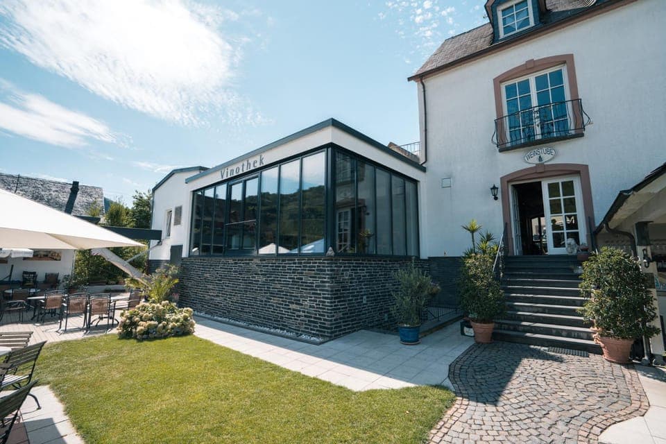 Facade/entrance, Garden