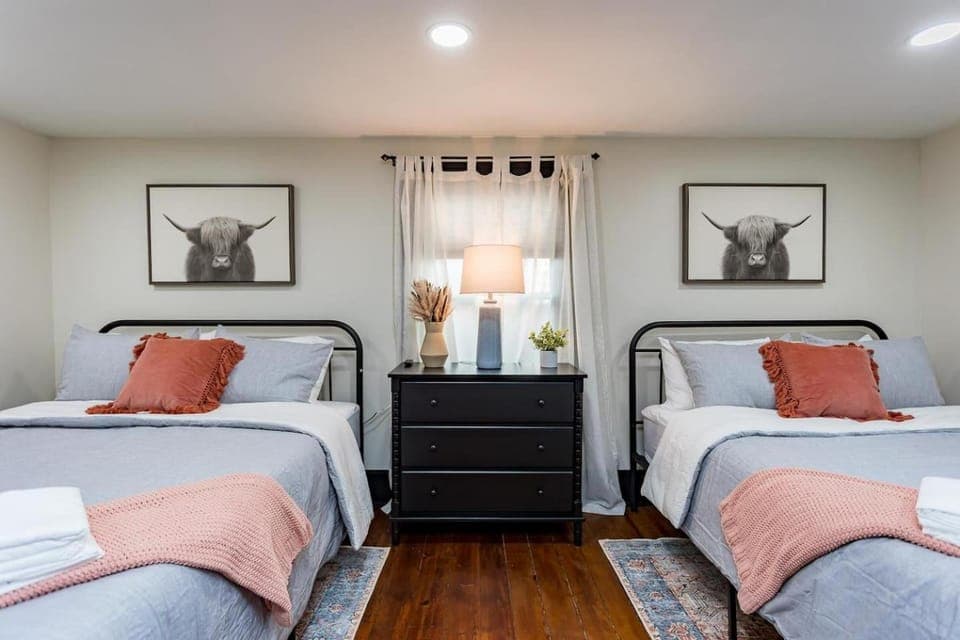 Snug & Stylish Cottage Walk to River & Bwater Hotel in Bridgewater