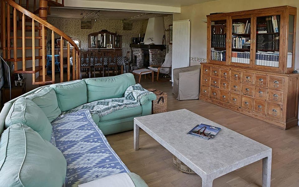 Communal lounge/ TV room, Library