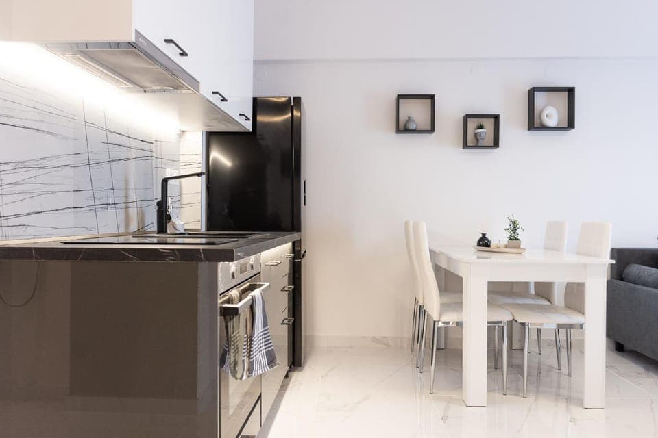 Dining area, kitchen