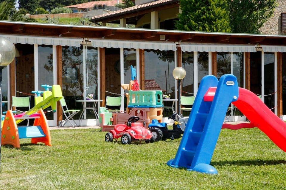 Restaurant/places to eat, Children play ground, Buffet breakfast, Dinner