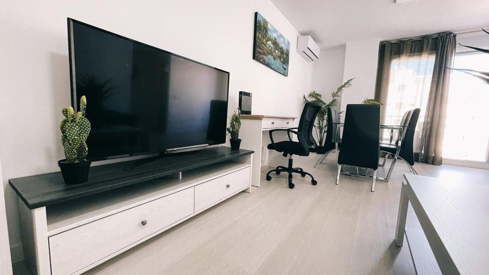 Communal lounge/ TV room, TV and multimedia, Living room, Seating area, hair dresser, air conditioner
