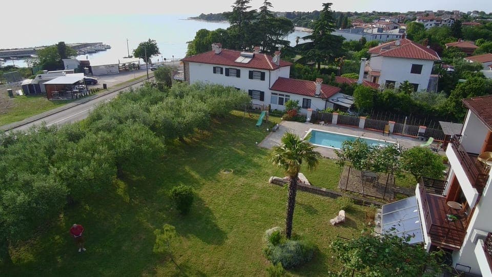 Property building, Sea view, Swimming pool