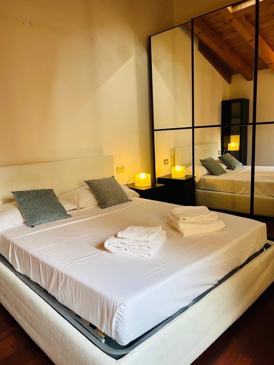 Bed, Bedroom, towels, wardrobe