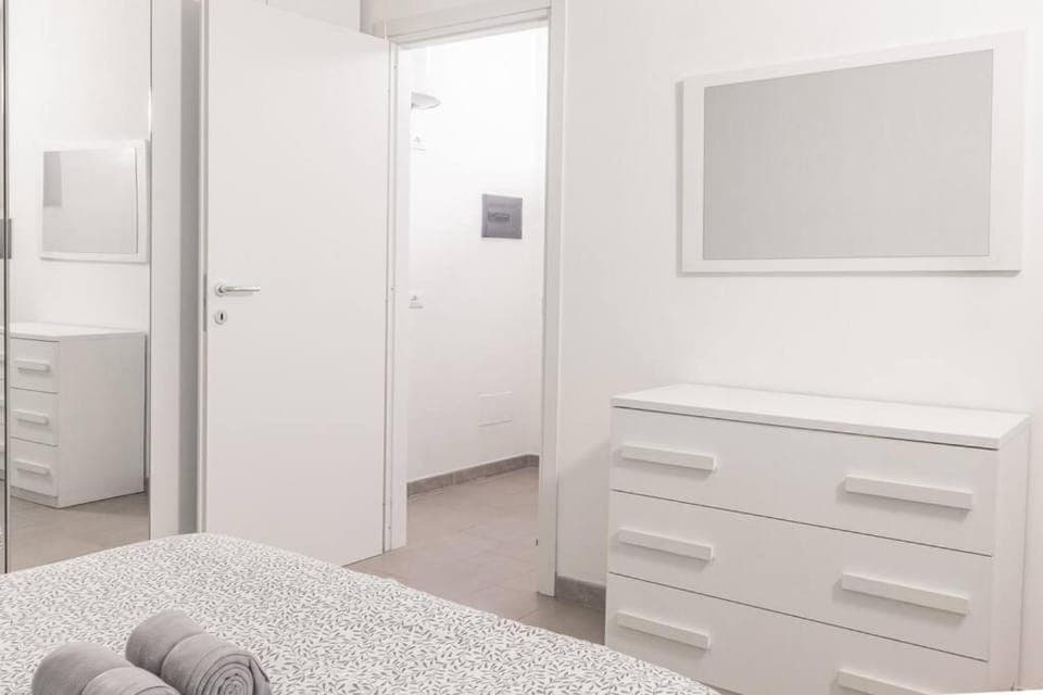 Bed, Photo of the whole room, Bedroom, wardrobe