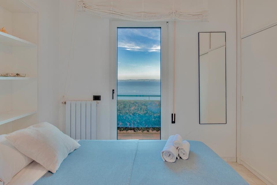 View (from property/room), Bedroom, Sea view