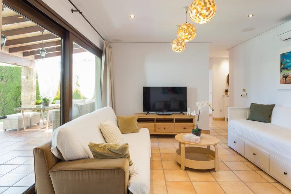 TV and multimedia, Living room, Evening entertainment