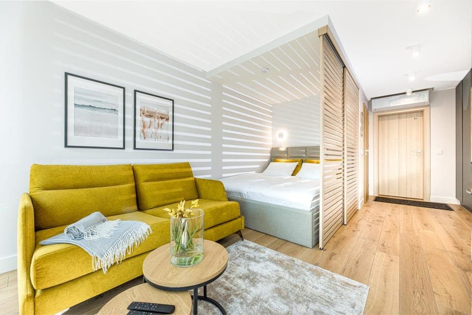 Bed, Living room, Photo of the whole room, Seating area, Bedroom, air conditioner