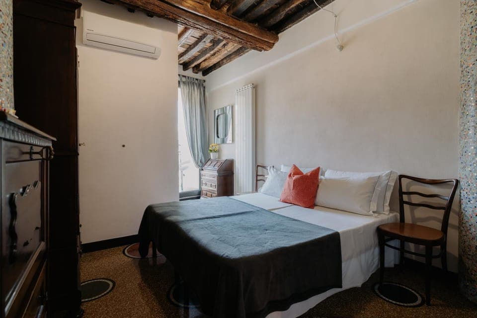 Bed, Photo of the whole room