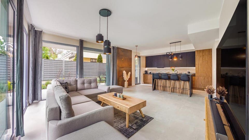 TV and multimedia, Kitchen or kitchenette, Living room, Seating area, Dining area