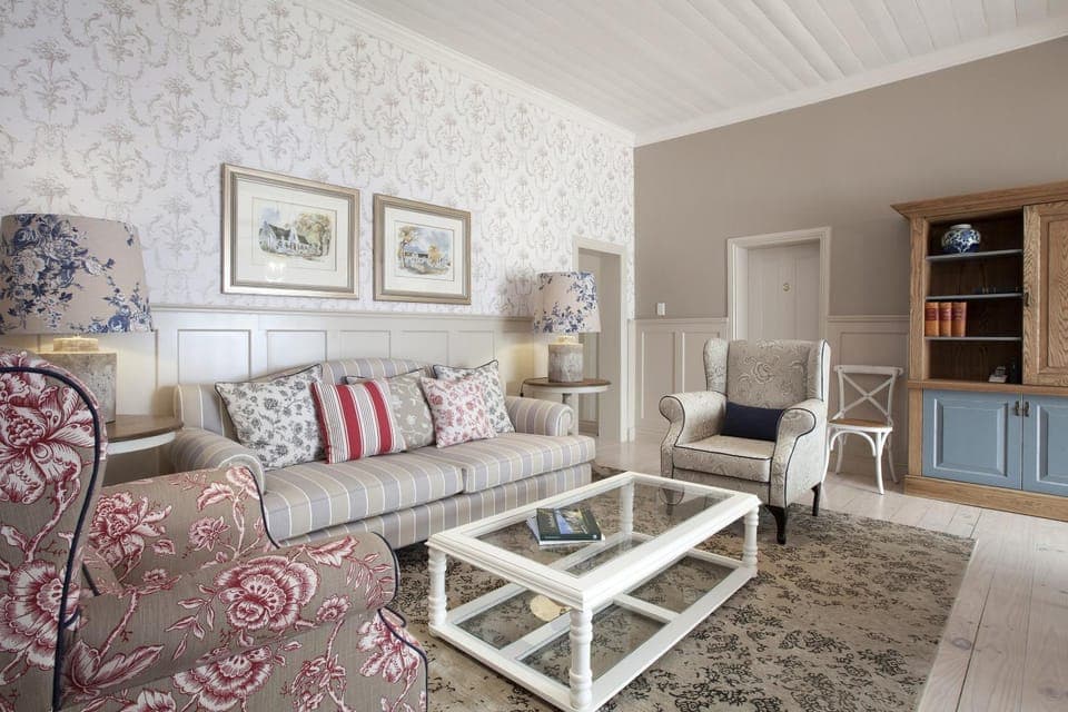 Communal lounge/ TV room