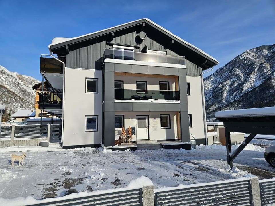 Property building, Facade/entrance