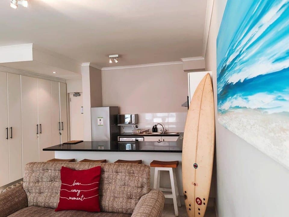 Kitchen or kitchenette, Seating area