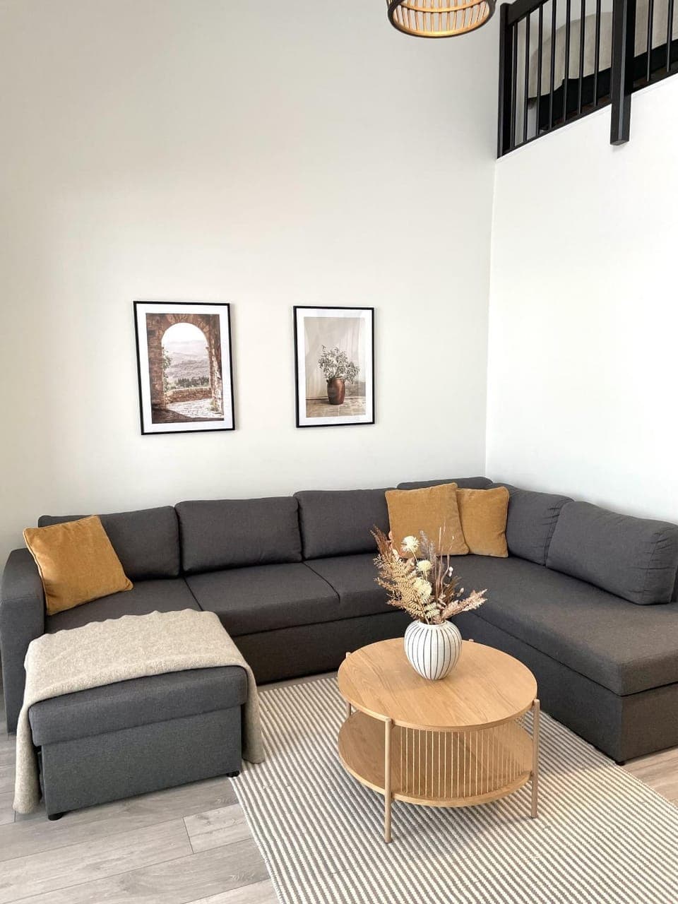 Bed, Seating area, hair dresser