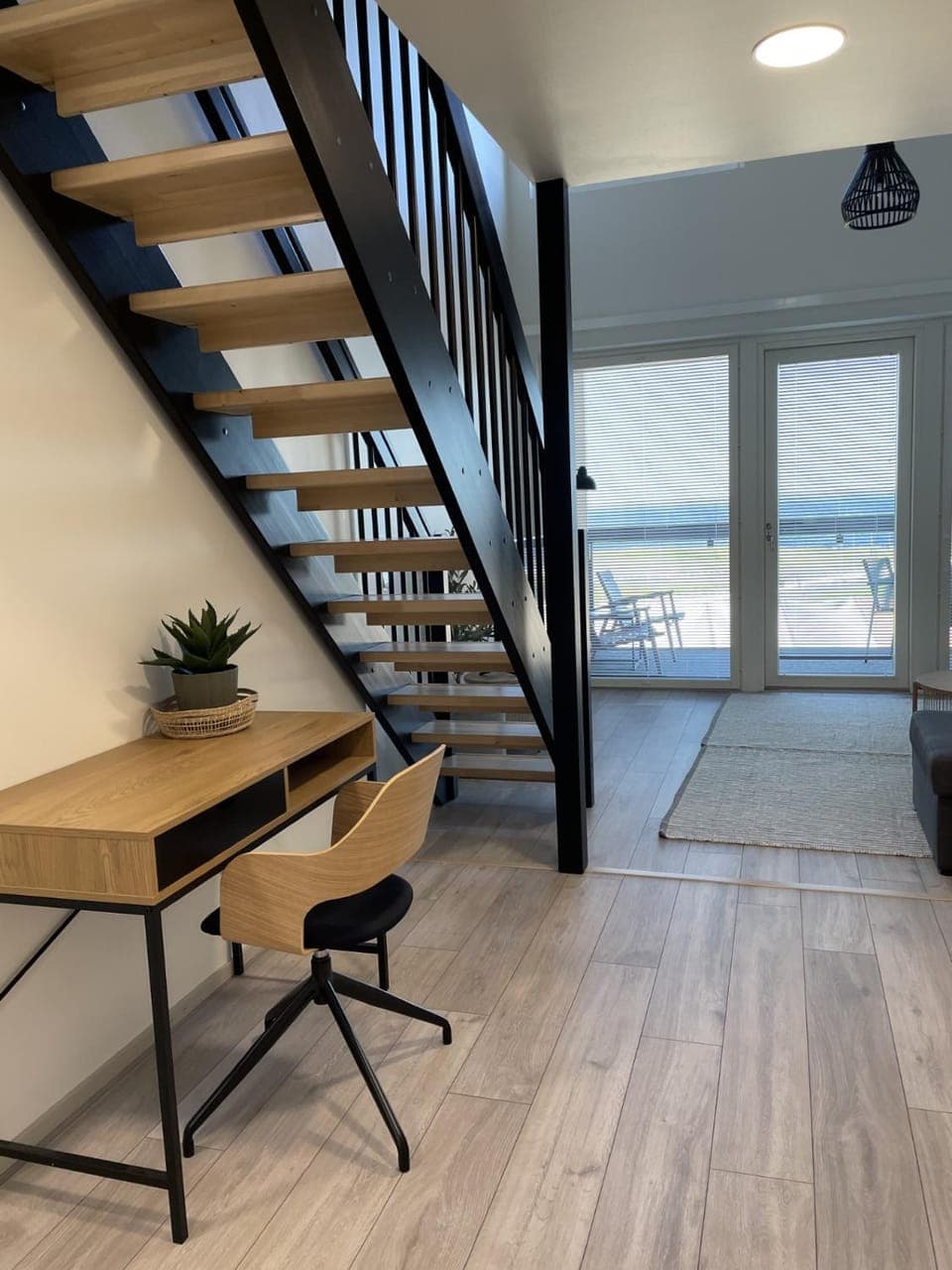 Photo of the whole room, Lake view, hair dresser